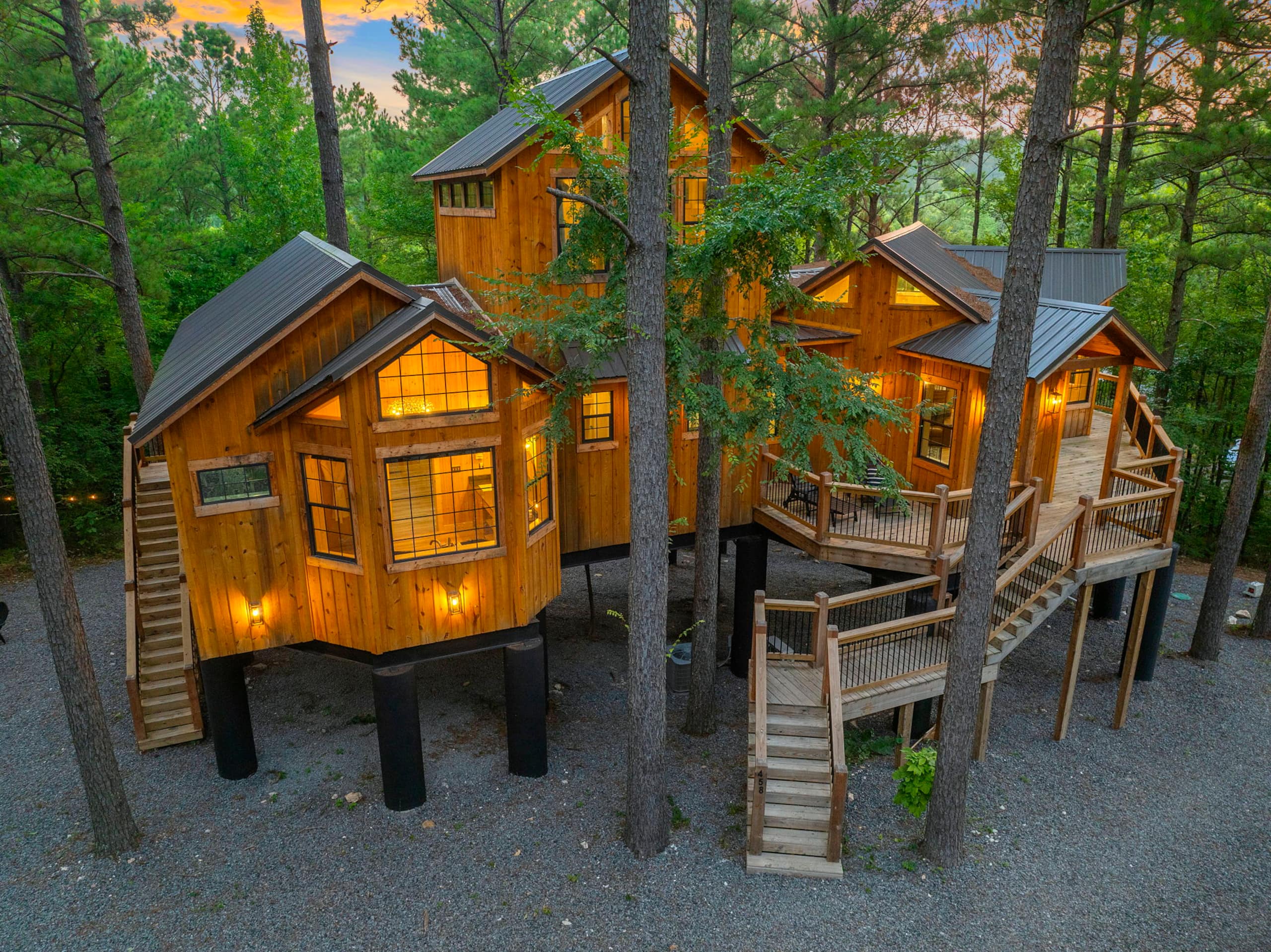 Wildberry Treehouse (Berry Creek Cabins) — photo 1