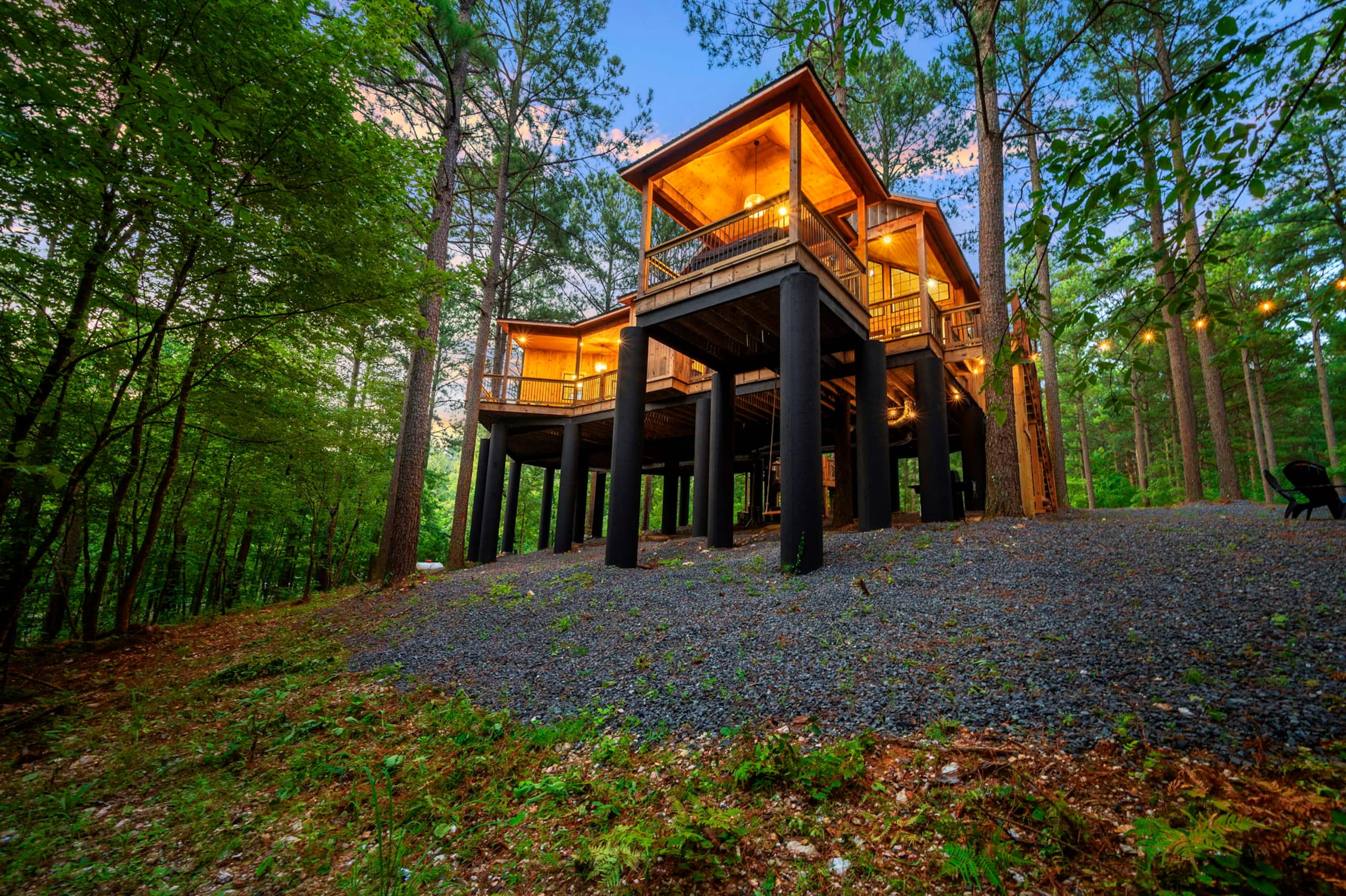 Wildberry Treehouse (Berry Creek Cabins) — photo 4